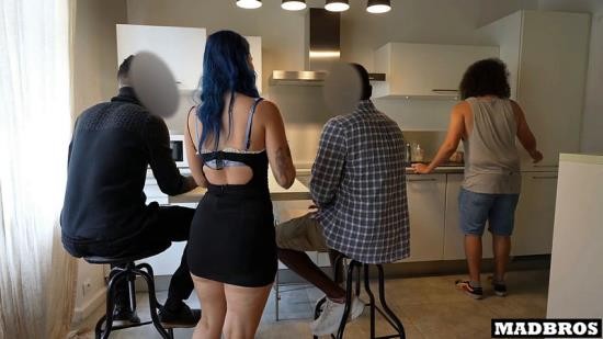 Onlyfans - Khalamite Cheats On Her Boyfriend And Gets Fucked In Secret At Her Home While He Cooks Madbrosx (FullHD/1080p/477 MB)