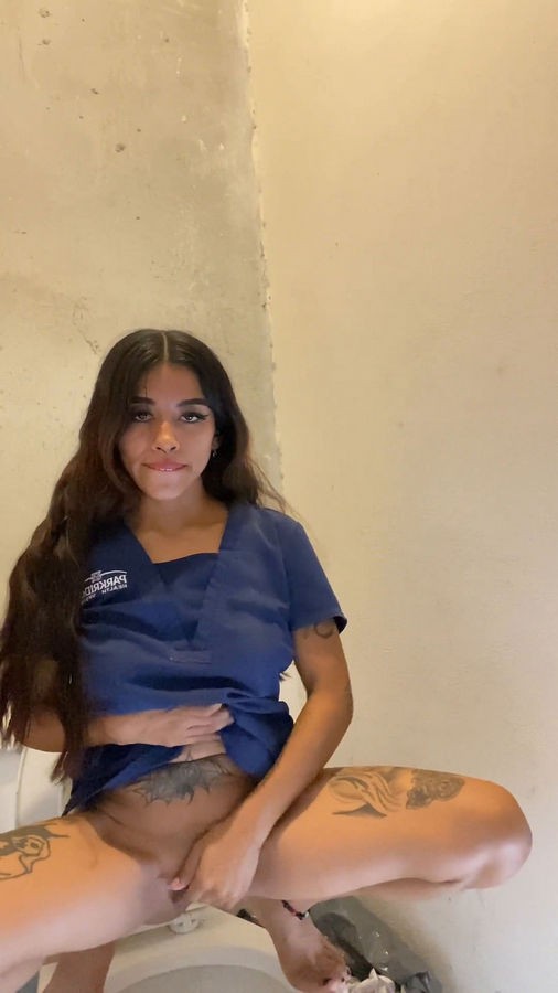 Onlyfans - Sexo Arriesgado En El Trabajo , Todo Por Un Aumento Yaresita Small (SD/1920p/208 MB)