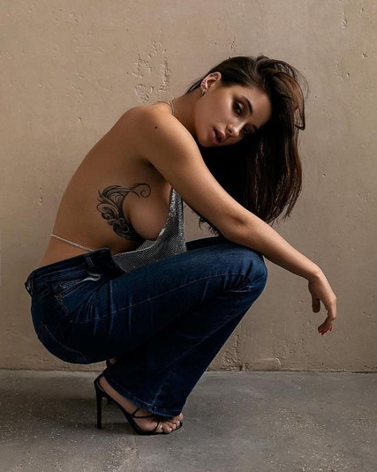 BrazzersExxtra / Brazzers - Liya Silver: Liya's Jeans (FullHD/1080p/1.11 GB)