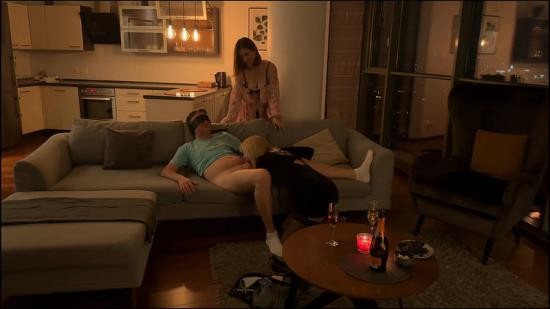 Onlyfans - Surprise For Husband, Wife Brings a Sexy Blonde For Him To Fuck Mintaxxx69 (FullHD/1080p/230 MB)