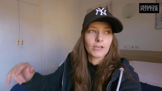 Onlyfans - We Visit Mallorca In Spain And Strangers Watch How i Suck His Cock Vlog Hermione Potter (FullHD/1080p/268 MB)