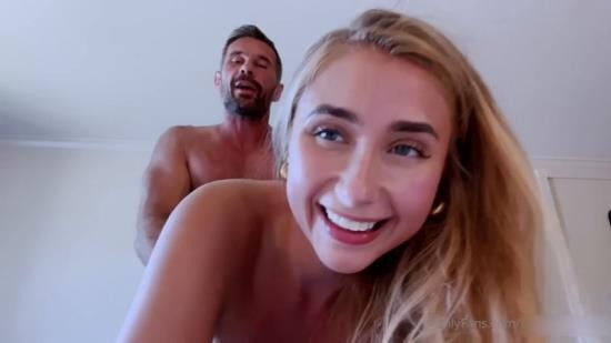 Onlyfans - Lily Phillips (SD/480p/546 MB)