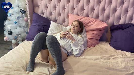 Onlyfans - I�m Tired After Work, My Stepsister Tired After School Relaxing Until The Parents Returned Montanasvibe (FullHD/1080p/449 MB)