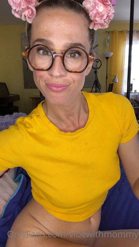 Onlyfans - Vibewithmolly Vibewithmommy  6E1A6306 (SD/1920p/612 MB)