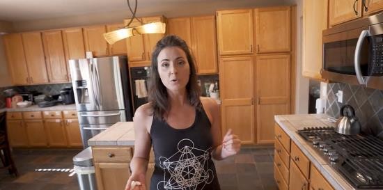 WCA Productions/Clips4sale - Helena Price  : Spending Halloween With My Horny Stepmom (FullHD/1080p/557 MB)