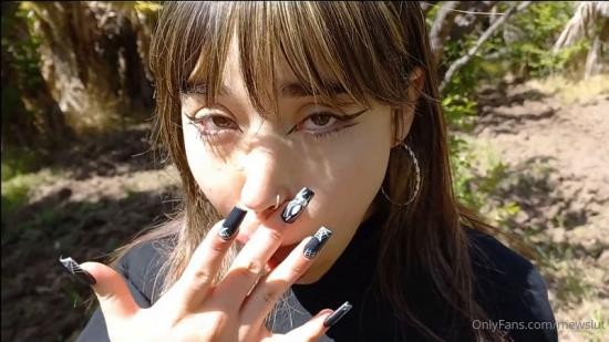 Onlyfans - Mewslut  Yesterday We Went For A Walk Like Every Morning And We Sneaked Into A Farm It Seemed Very Calm (FullHD/1080p/488 MB)