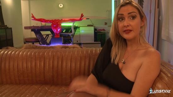 LaCochonne/PornDoePremium - MMF threesome features blonde French amateur Kaylee getting cum on tits (HD/720p/650 MB)