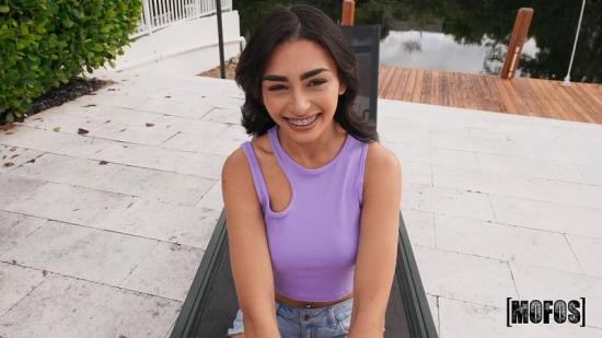 DontBreakMe/Mofos - Vanessa Moon  She Da Ho (FullHD/1080p/1.57 GB)