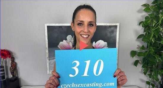 CzechSexCasting/Porncz - Betzz  Czech Exhibitionist Wants To Show Her Sexy Body (FullHD/1920p/1.09 GB)