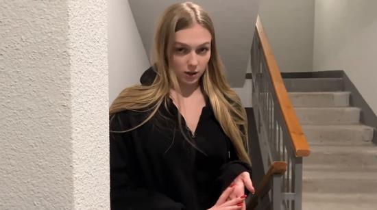 Onlyfans - Bred a Girl For a Blowjob In The Entrance  Arisha Mills Arisha Mills (FullHD/1080p/111 MB)