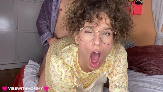 Onlyfans - Vibewithmolly Vibewithmommy (FullHD/1080p/557 MB)