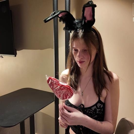 Onlyfans - Stepsister Bunny Wants a Big Lollipop Kuporovaa Krupa Kuporovaa Krupa (FullHD/1080p/279 MB)