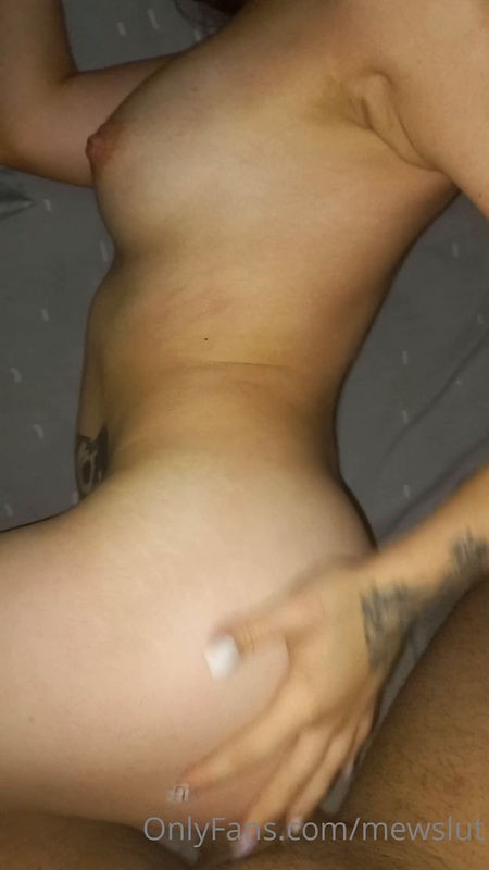 Onlyfans - Mewslut   0105 This Just Happened Im Uploading The Video For You With My Last Breath Lol (SD/1920p/146 MB)