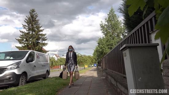 CzechStreets/RychlyPrachy.cz/CzechAV - Polina Maxim - FOOD AUTOMASAKR E125 (UltraHD/4K/2160p/2.21 GB)