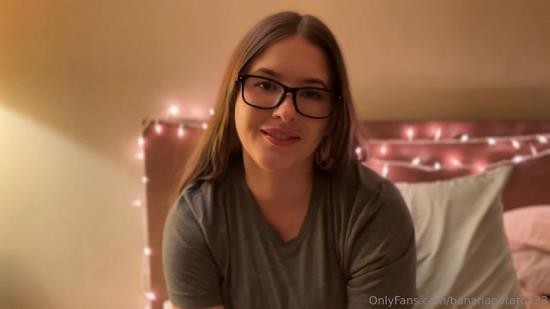 Onlyfans - Bananapotato333 (HD/720p/534 MB)