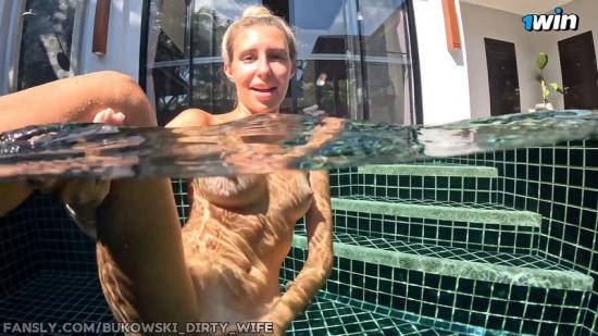 Onlyfans - Real Passionate Sex Underwater Of a Couple In Love On Vacation, Risky Outdoors Ralf Christian (FullHD/1080p/568 MB)