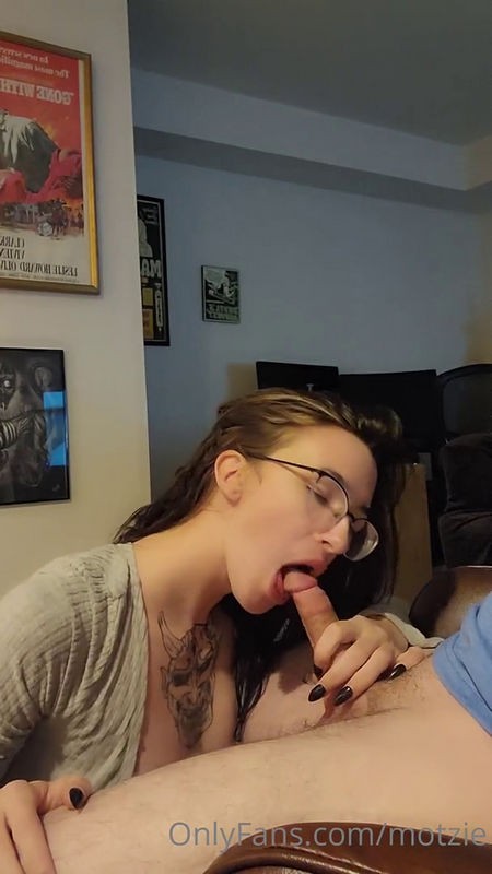Onlyfans - Motzie Sucks And Jerks Cock (SD/1080p/48.4 MB)