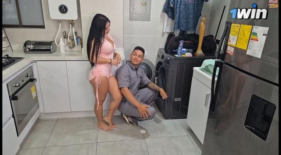 Onlyfans - The Technician Fixes My Washing Machine And I Pay Him By Fucking Him Hard And Milking Him Full Ofcum Alejandra Palacios (FullHD/1080p/372 MB)