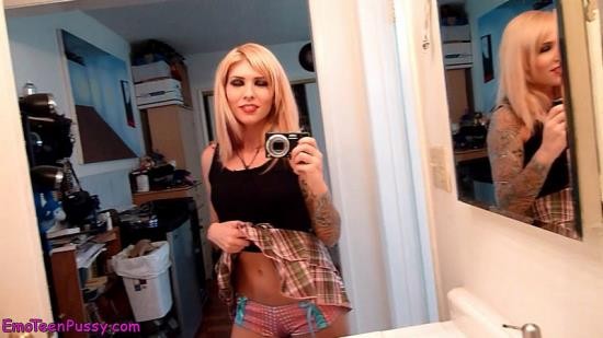 EmoTeenPussy - Daphney (HD/720p/609 MB)