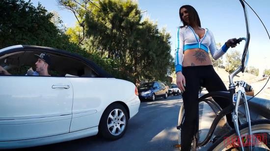 Analized - Felicity Feline Roadside Anal Romance (FullHD/1080p/2.88 GB)