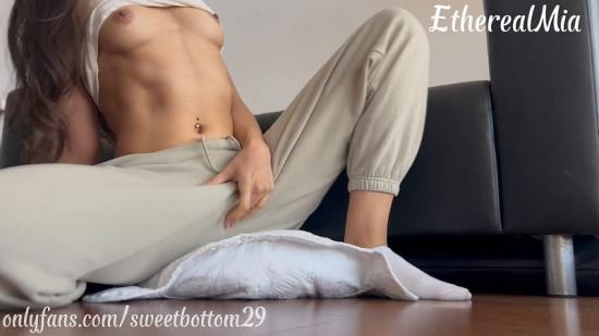 Onlyfans - Solo Female Orgasm And Hot Squirting EtherealMia EtherealMia (FullHD/1080p/186 MB)