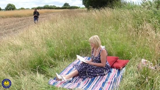 Mature.nl - Naughty Milf Amy Loves Fucking, Sucking In An Open Grass Field : Amy (EU) (53) (FullHD/1080p/1.63 GB)