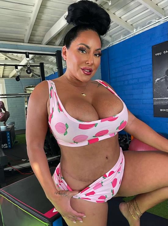 Onlyfans - Kiara Mia, Tommy Wood  Curvy Milf Fucked By Her Gym Trainer (FullHD/1080p/750 MB)