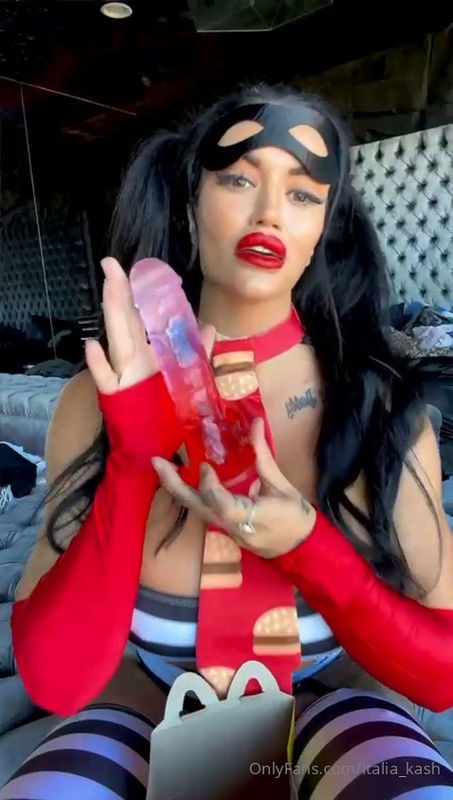 Onlyfans - Toochi Kash Italia Kash (SD/848p/363 MB)